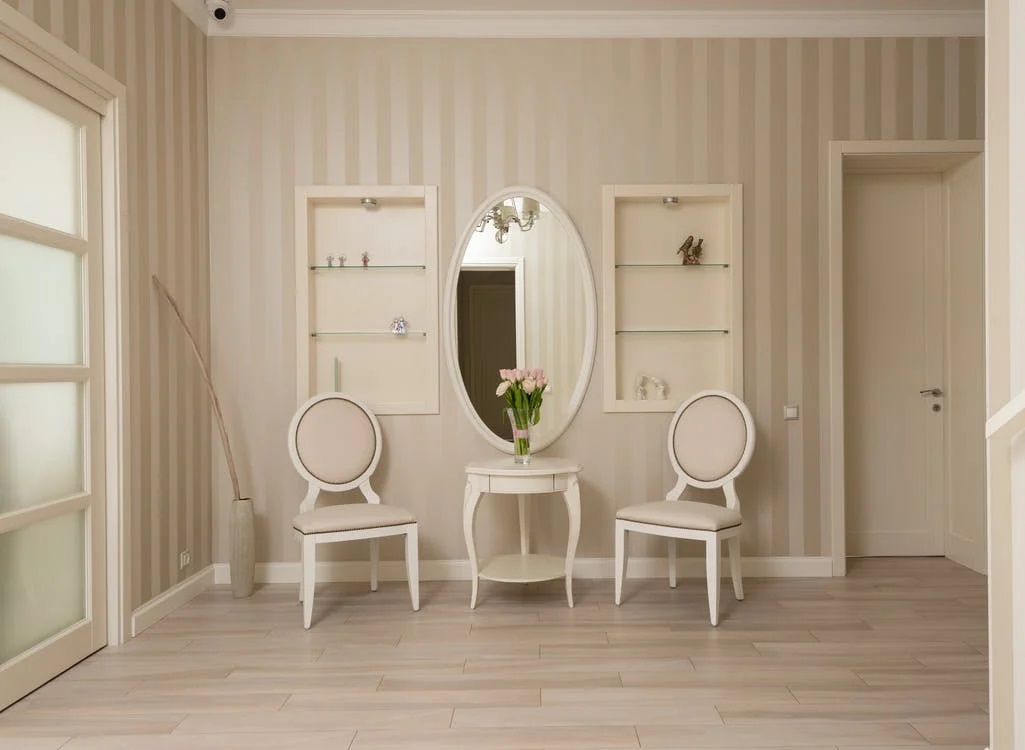 Sala com espelho no centro | Espelhos na decoração: vantagens e como utilizá-los